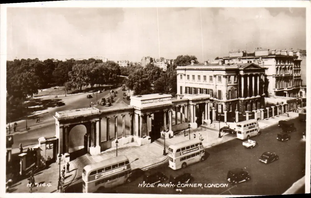 Hyde Park Corner, Londres — vista da entrada sul do parque — Valentine & Sons Ltd. - Frente
