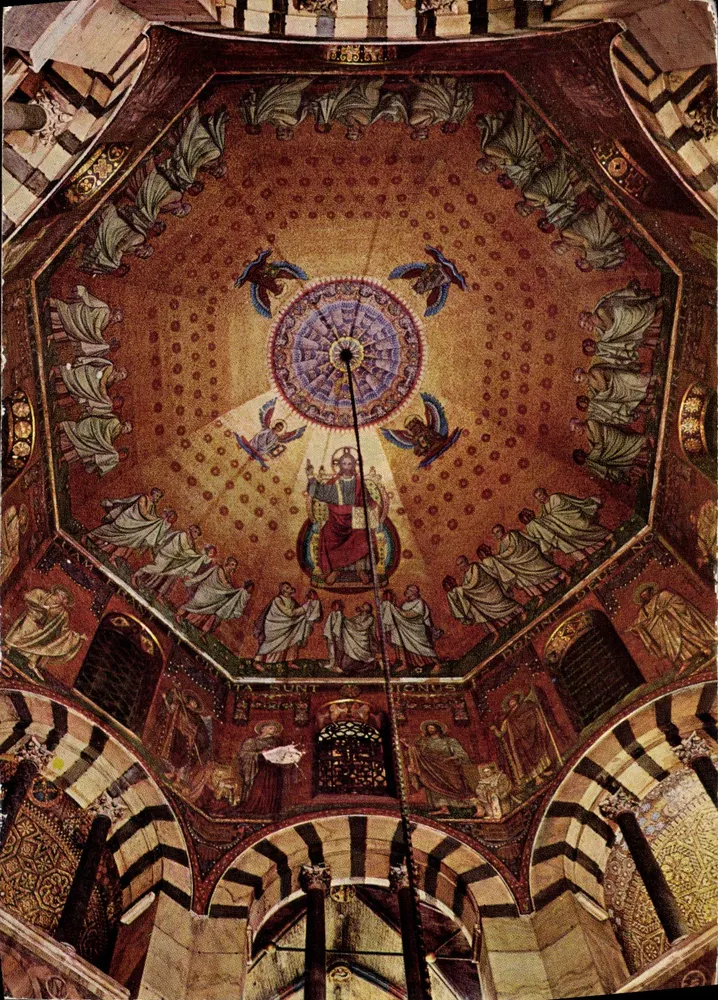 Aachen - Dom - Kuppel mit Mosaik, um 800 vollendet, nach Entwurf von De Béthune - Gent - Vorderseite