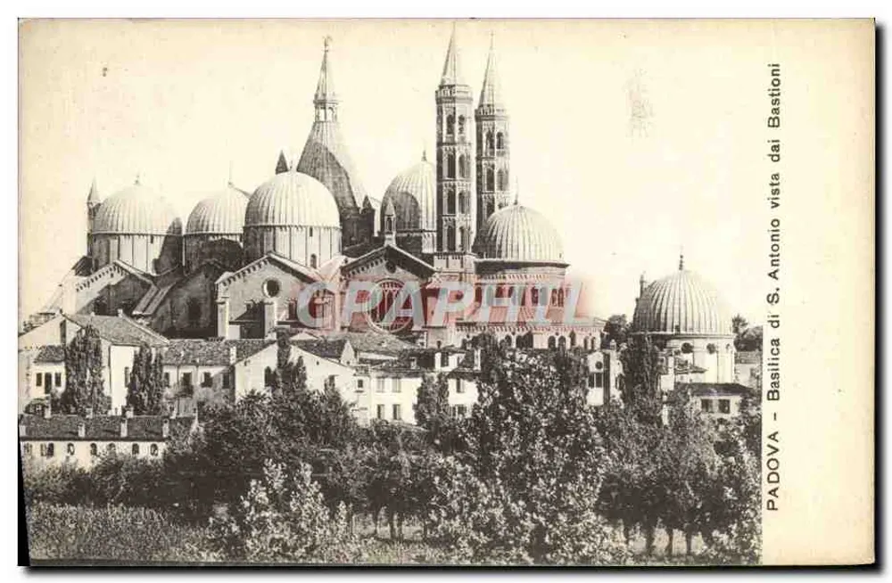 Basilika Saint-Antonio von Padua — Blick von den Bastionen — Photo Irradiator, Padua - Vorderseite