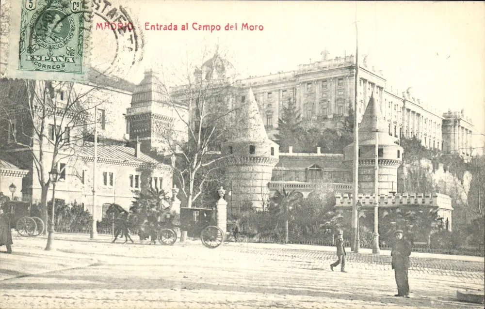 Madrid — Entrada ao Campo del Moro — Bazar X Madrid - Frente