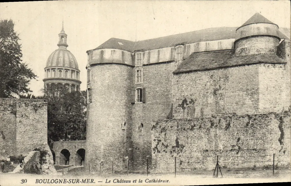 Boulogne-sur-Mer — Schloss und Kathedrale - Vorderseite