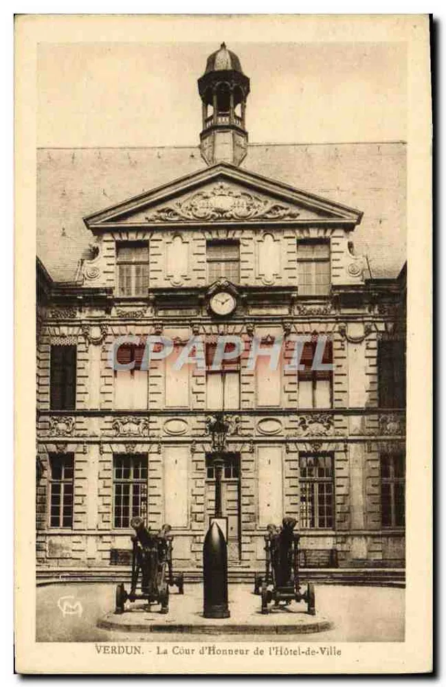 Verdun - Die Cour d'Honneur des Rathauses - Vorderseite