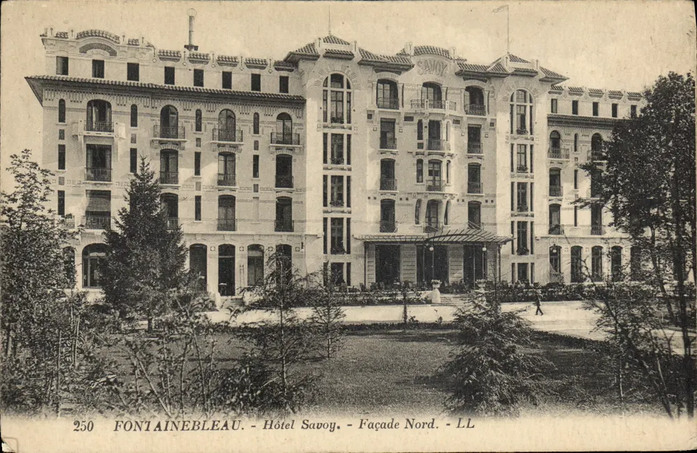 Fontainebleau - Hôtel Savoy - Nordfassade - LL - Vorderseite