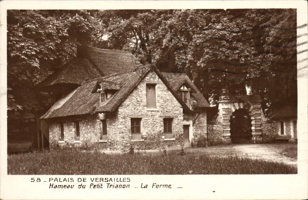 Häuschen des Petit Trianon — Die Farm — Schloss Versailles - Vorderseite
