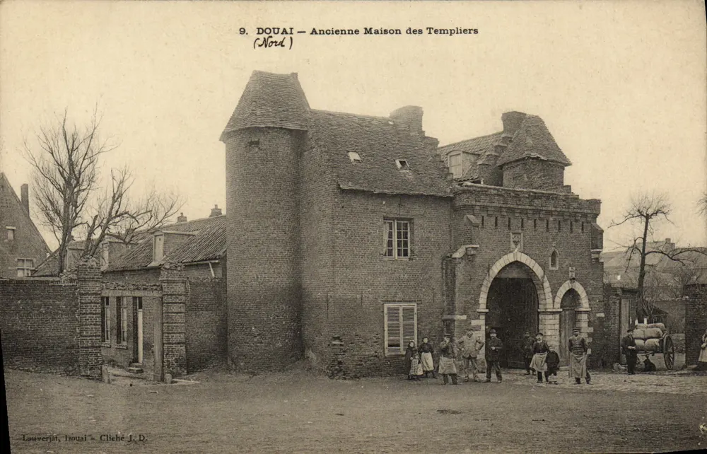 Douai — Antiga Casa dos Templários — Cliché J. D. — N°9 - Frente