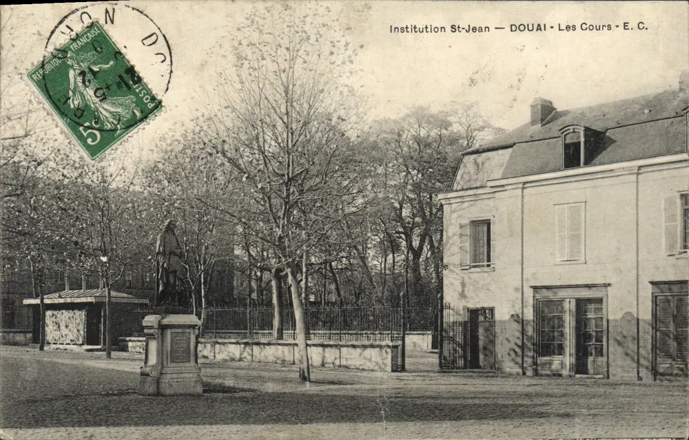 Institution St-Jean — DOUAI — Les Cours — E.C. — Éditeur : E.C. - Frente