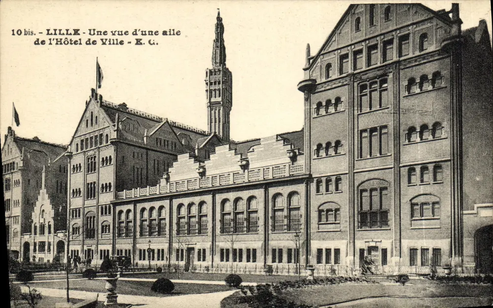 LILLE — Vue d'une aile de l'Hôtel de Ville — E. C. - Vorderseite