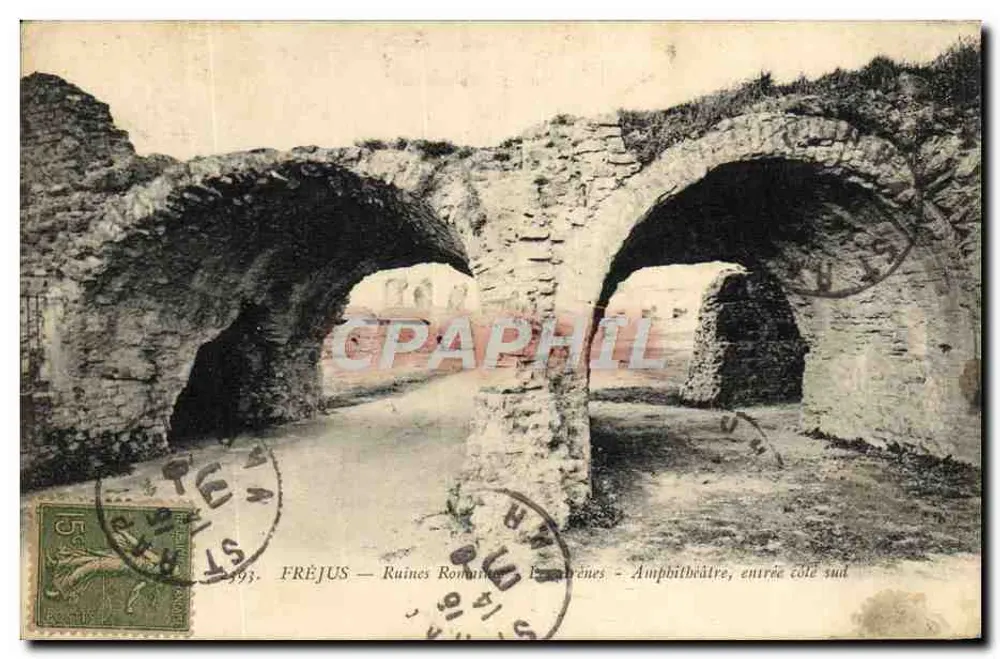Fréjus — Römische Ruinen — Amphitheater, Eingangseite Süd - Vorderseite