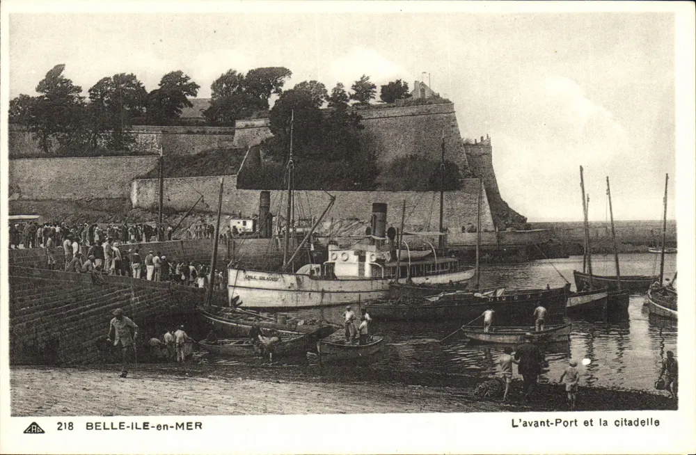 Belle-Île-en-Mer — Der Vorderhafen und die Zitadelle — Verlag A.H.C. Nr. 218 - Vorderseite