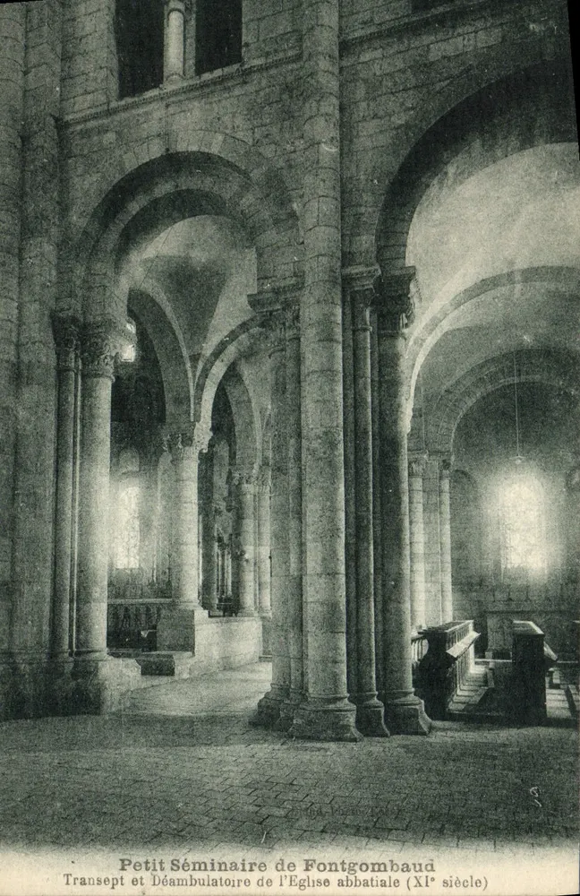 Kleiner Seminarium von Fontgombaud — Querhaus und Ambulatorium der Abteikirche (11. Jahrhundert) - Vorderseite