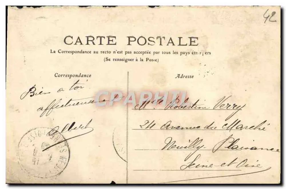 Roanne, Vieille Ville — rue pavée avec bâtiments en pierre et balcon — éditeur imprimeur non visible, n° de série non lisible - Verso