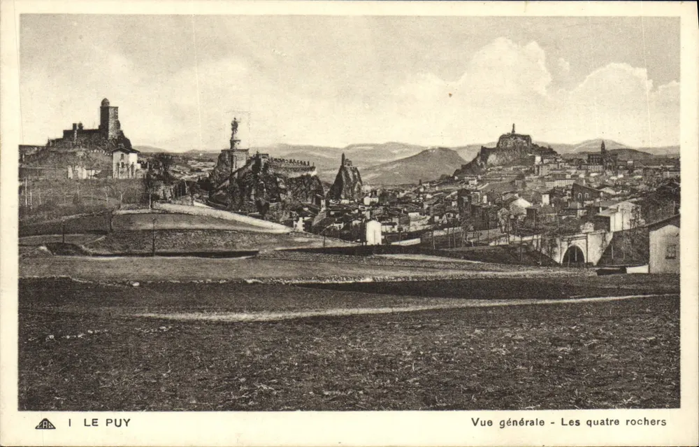 Le Puy — Allgemeiner Blick — Die vier Felsen - Vorderseite