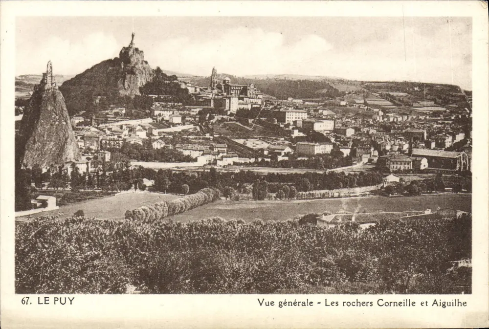 Le Puy — Allgemeiner Blick — Felsen Corneille und Aiguilhe - Vorderseite
