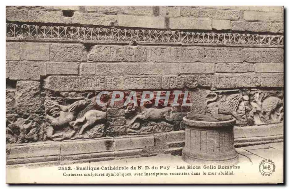 Basilika-Kathedrale von N.D. du Puy — Die gallo-römischen Blöcke eingebettet in die Apsidenwand - Vorderseite