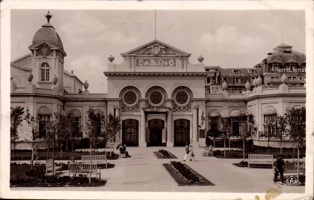 La Baule — Le Casino — éditeur 'Real-Photo' P. Strasbourg n°66 - Frente