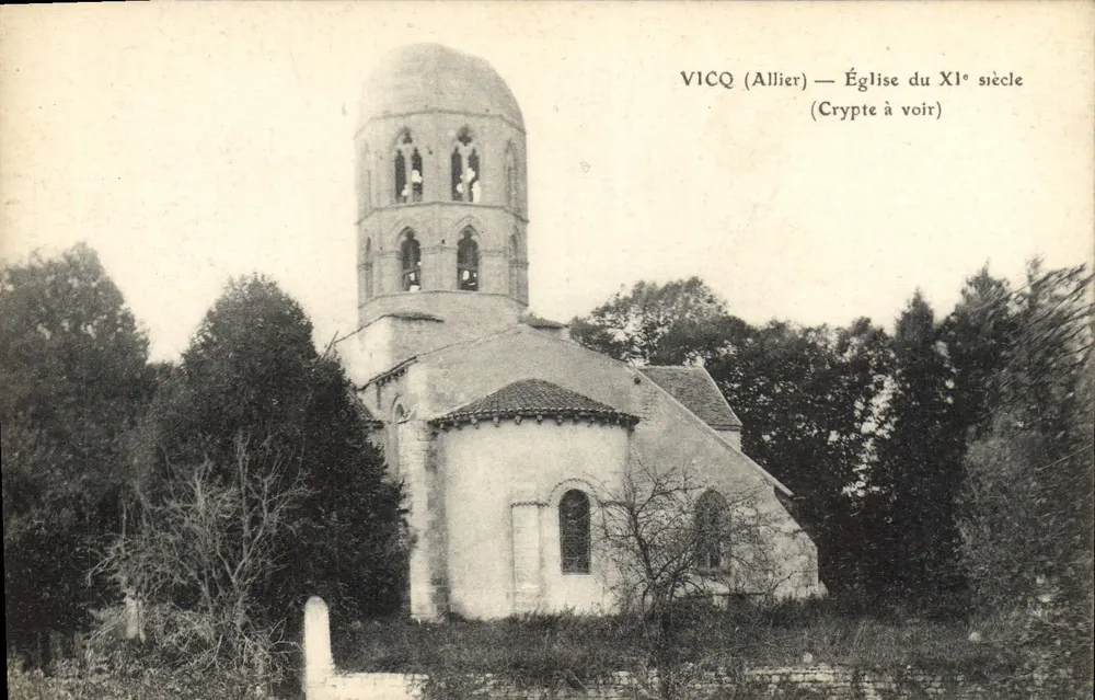 Vicq (Allier) — Igreja do século XI (Cripta a visitar) - Frente