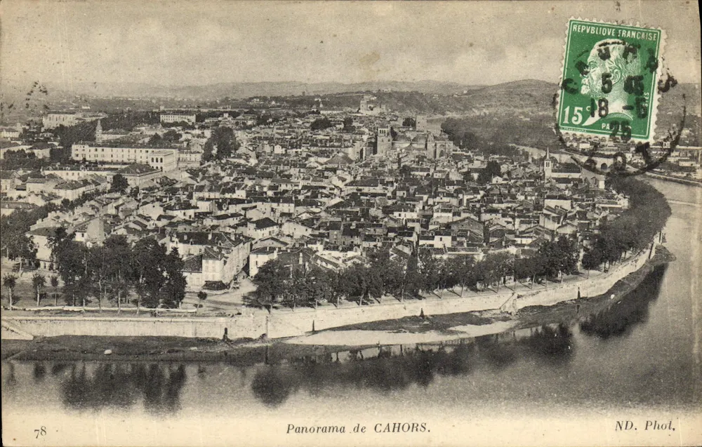 Panorama de CAHORS — vista aérea — ND. Fot. - Frente