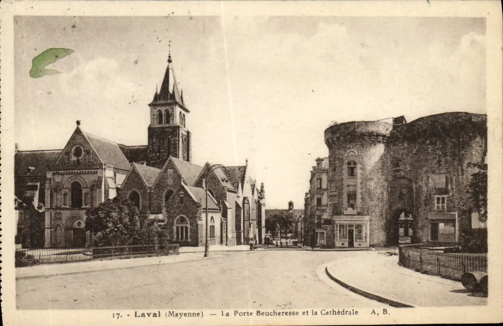 Laval (Mayenne) — La Porte Beucheresse et la Cathédrale — Phototype A. Briel, Angers - Vorderseite