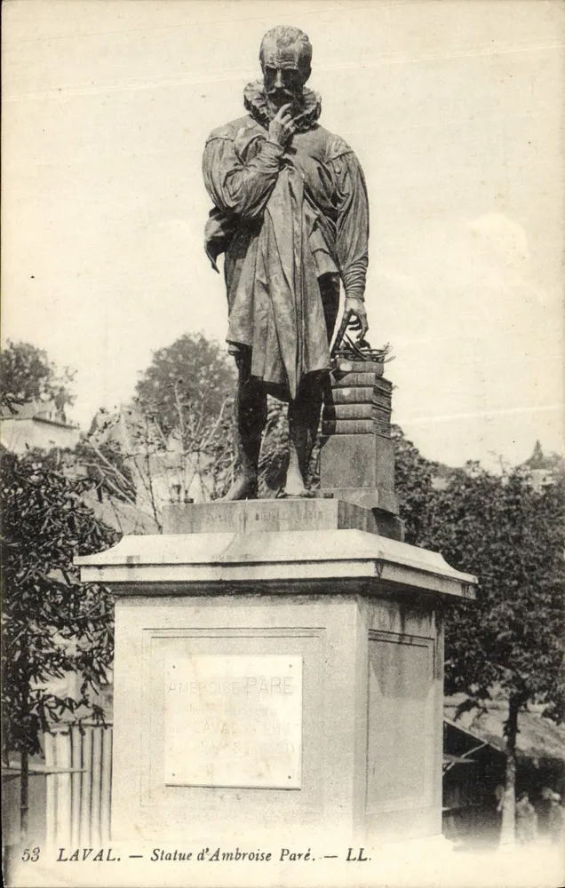 Laval — Estátua de Ambroise Paré — LL. n° 53 - Frente