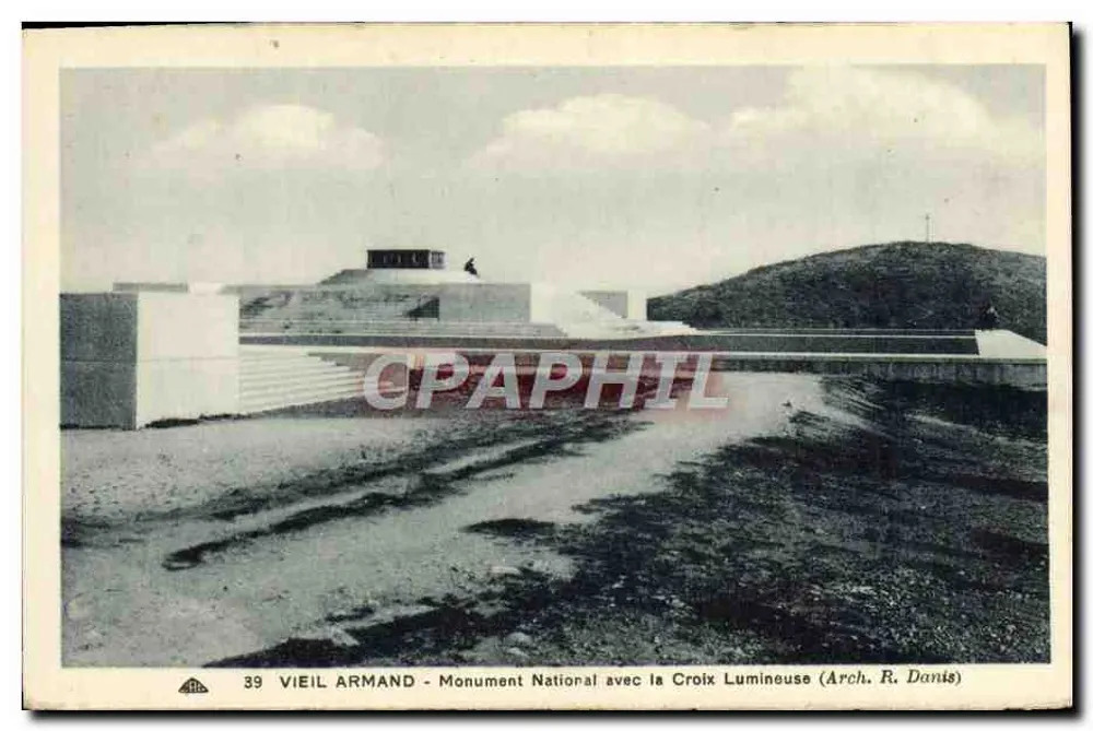 Vieil Armand — Nationalmonument mit der Leuchtenden Kreuz — Arch. R. Dantis - Vorderseite