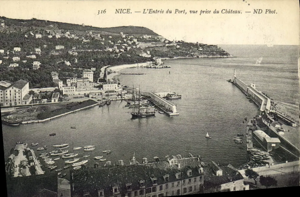 NICE — Der Eingang zum Hafen, Blick vom Schloss aus — ND Fotografie - Vorderseite