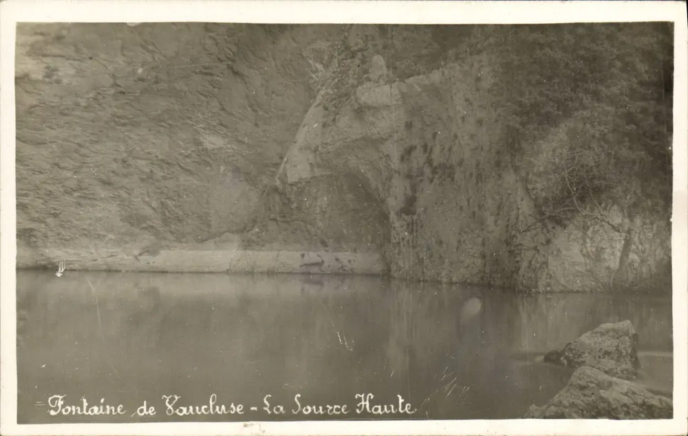 Fontaine de Vaucluse - A Fonte Alta - Frente
