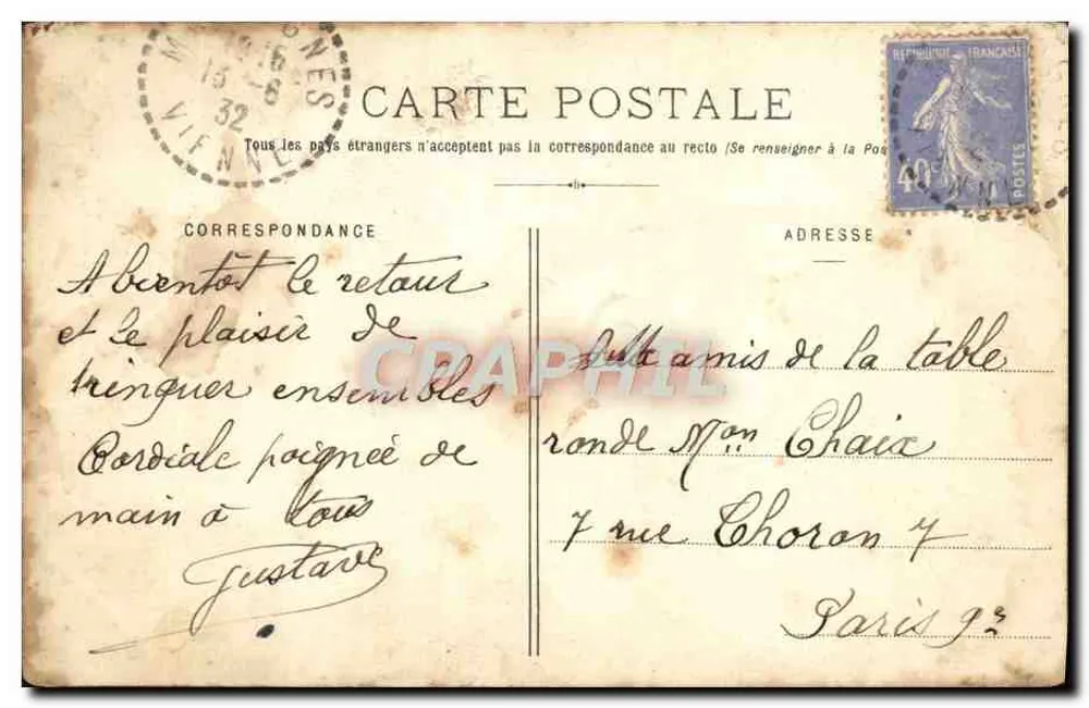 Homme en costume de fou avec lapin — scène humoristique — Librairie Barraud, Angoulême - Verso