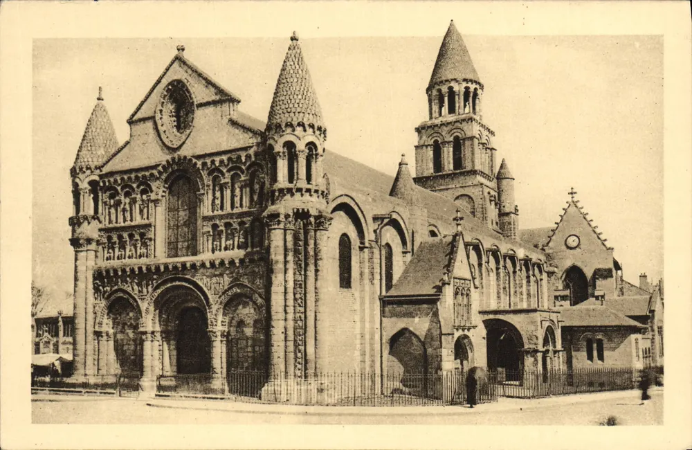 Poitiers — Kirche Notre-Dame-la-Grande — West- und Südfassade (11. bis 15. Jahrhundert) — J. ROBUCHEON, Poitiers - Vorderseite