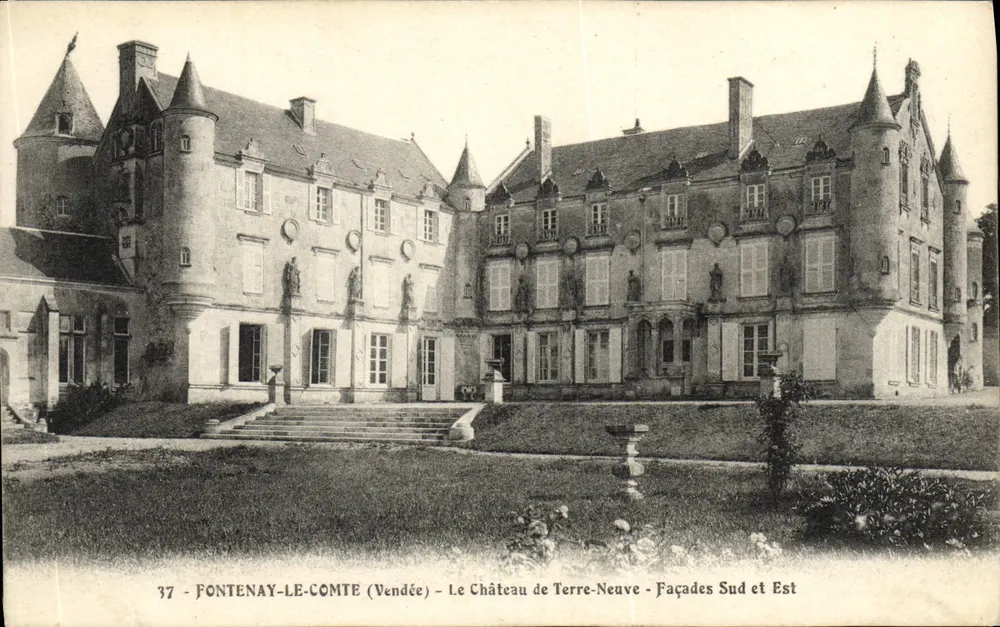 Fontenay-le-Comte (Vendée) — O Castelo de Terre-Neuve — Faches Sul e Leste - Frente