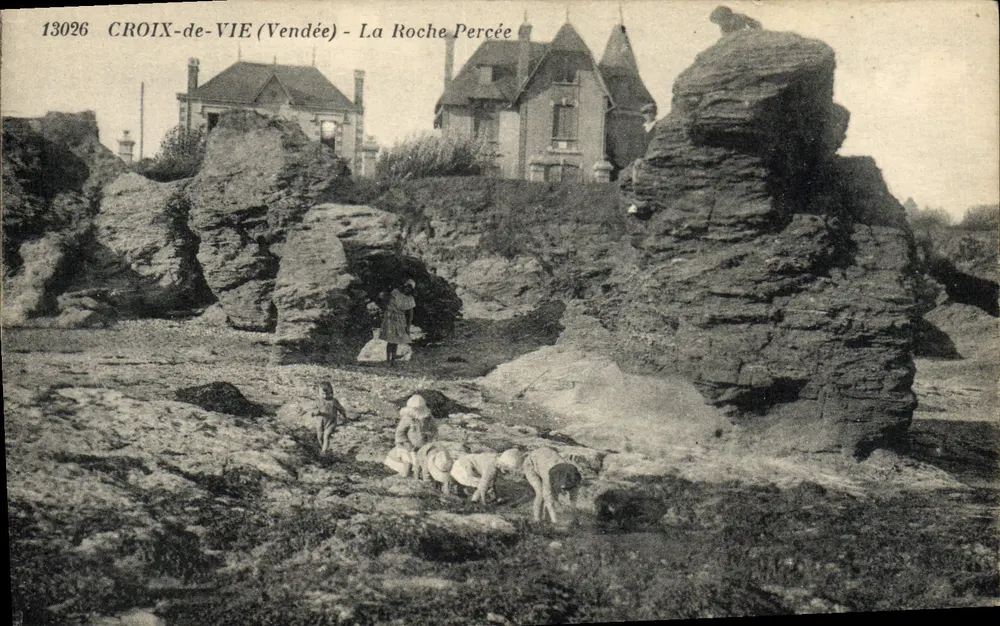 CROIX-de-VIE (Vendée) - A Rocha Perforada — R. Bergevin, La Rochelle - Frente