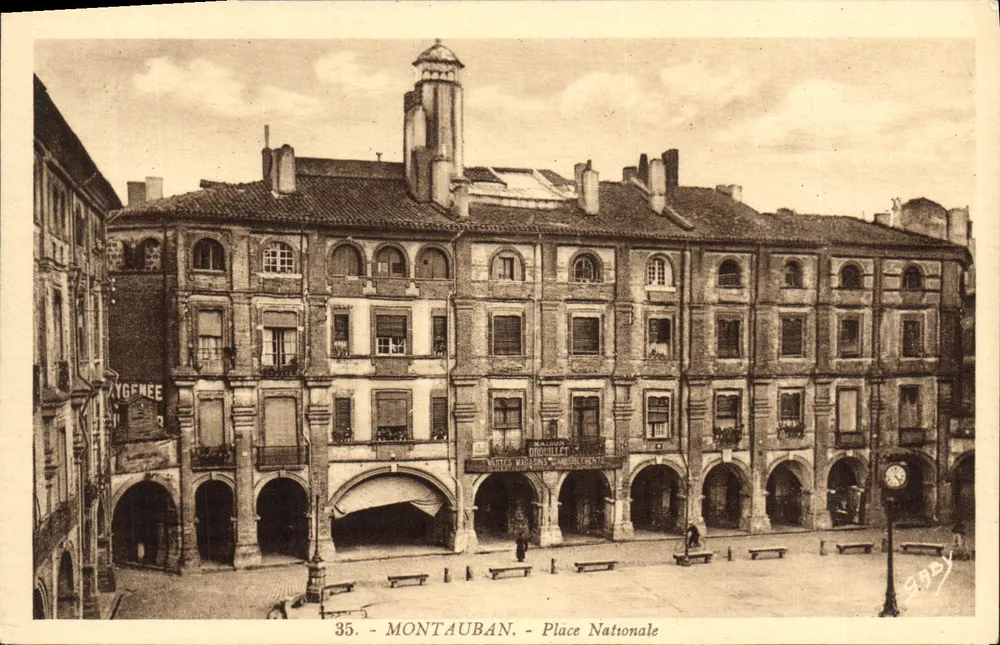 Montauban - Nationale plein — uitzicht op het plein met boogvormige constructies en gebouwen — uitgever G. Artand, Nantes - Voorkant