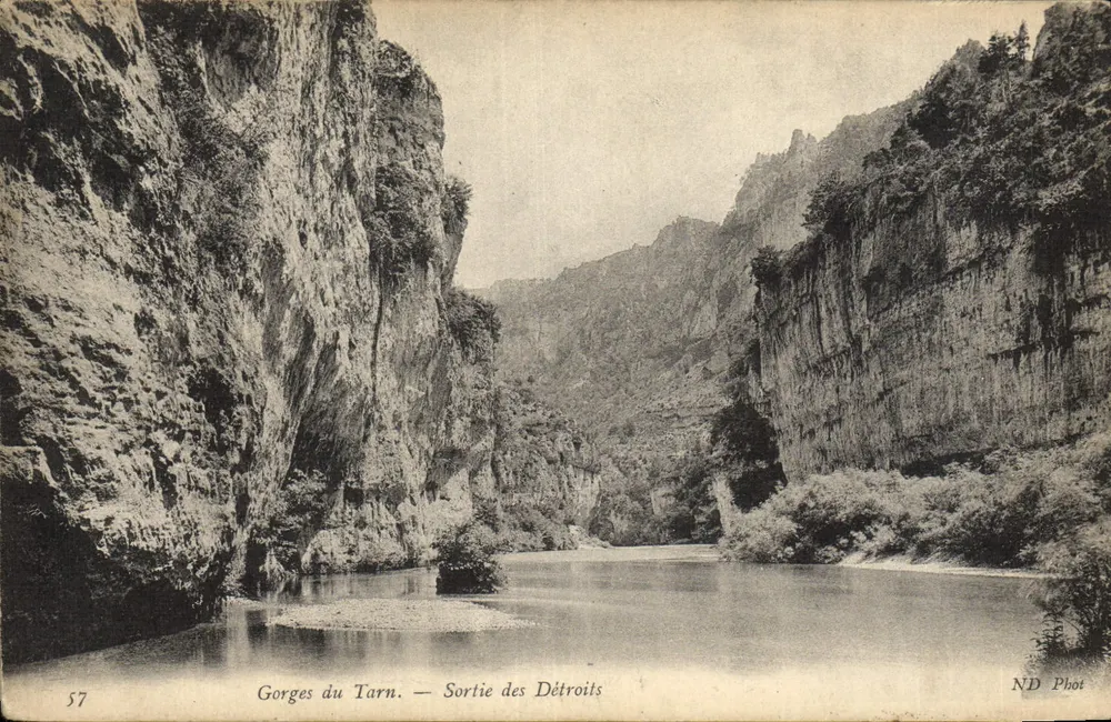 Gorges do Tarn — Saída dos Détroits — ND Fot. - Frente