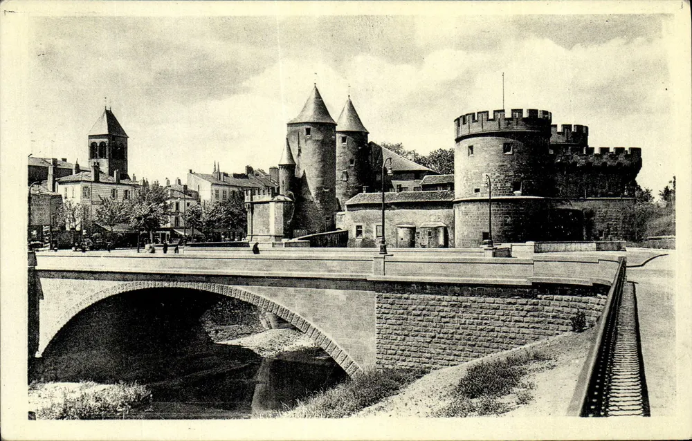 Puerta de los Alemanes — Metz — C.M. des Arts Photomécaniques, París - Anverso