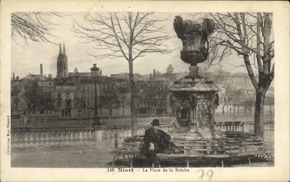 Niort — A Praça da Brèche — Coleção Max Manard, n°146 - Frente