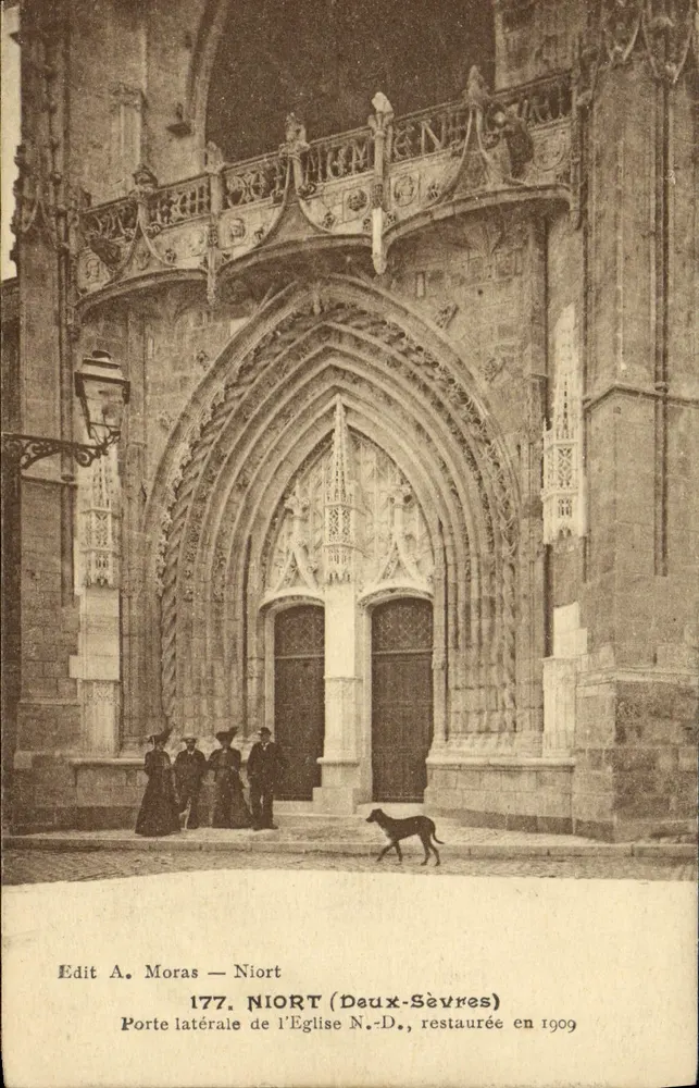 Niort (Deux-Sèvres) — Porta laterale della Chiesa N.-D., restaurata nel 1909 — Edit. A. Moras, n° 177 - Recto