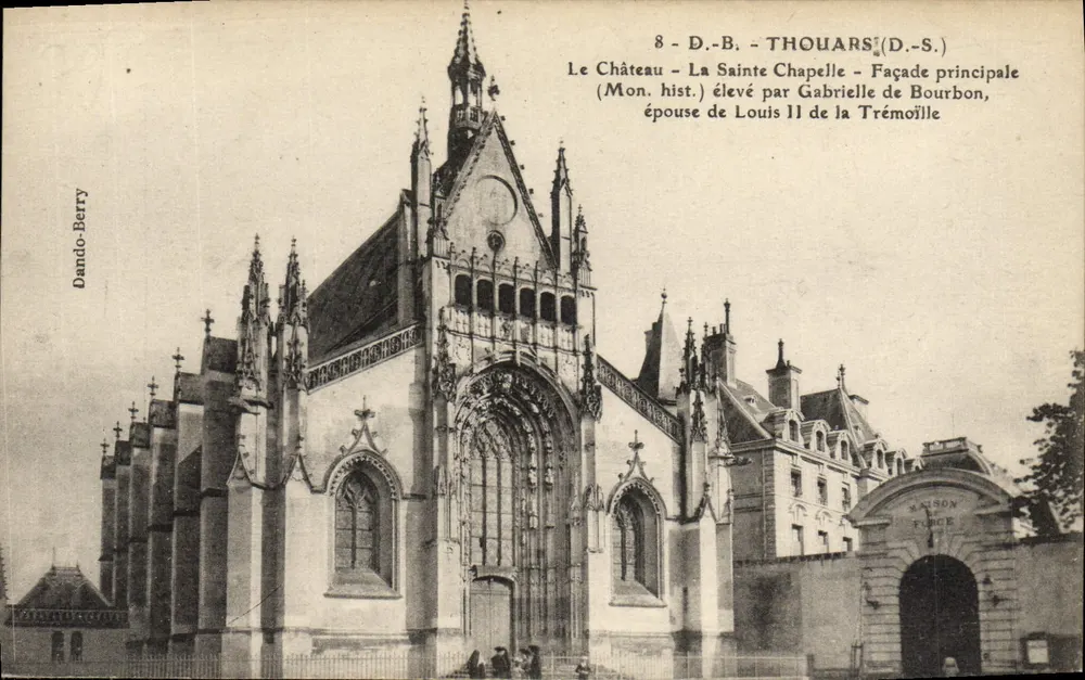 Thouars - Die Heilige Kapelle - Hauptfassade — Verleger Dando-Berry, n°8 D.B. - Vorderseite