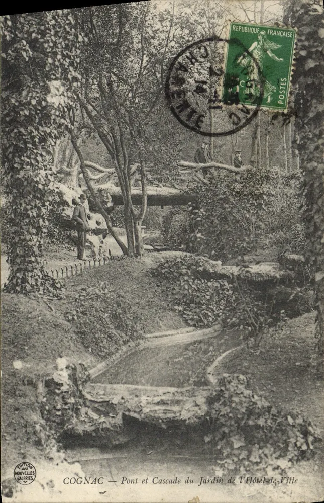 COGNAC — Brücke und Wasserfall des Rathausgartens — Edition der Nouvelles Galeries - Vorderseite