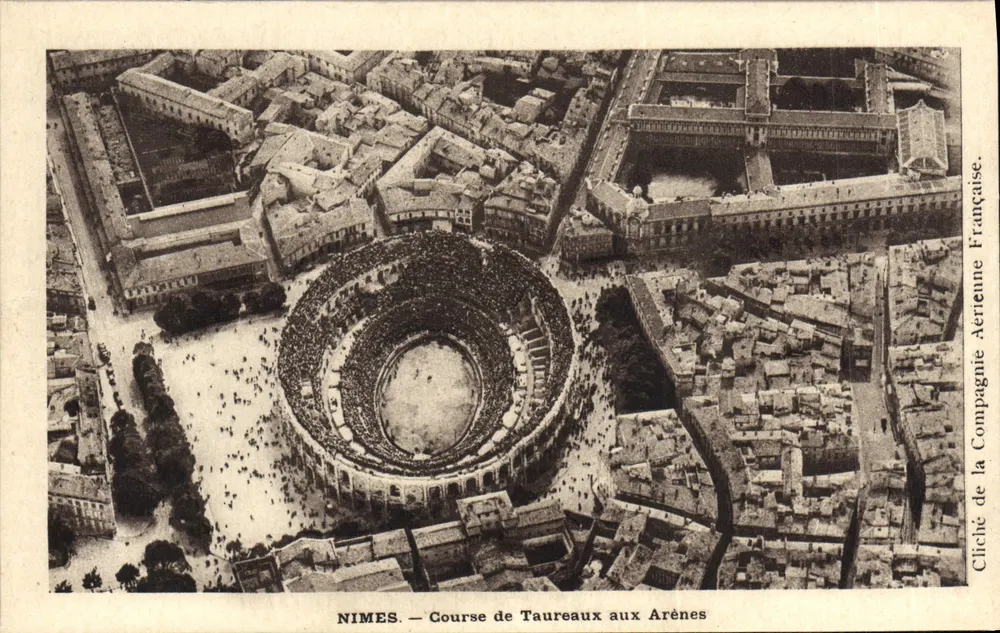Nîmes — Corrida de Touros nas Arênes — Cliché da Compagnie Aérienne Française - Frente