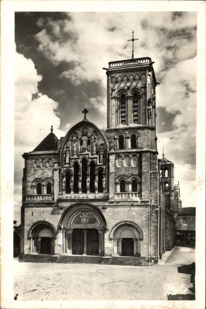 Vézelay — Igreja Abbatial da Madeleine (século XII). A Fachada — Éditions Milie - Frente