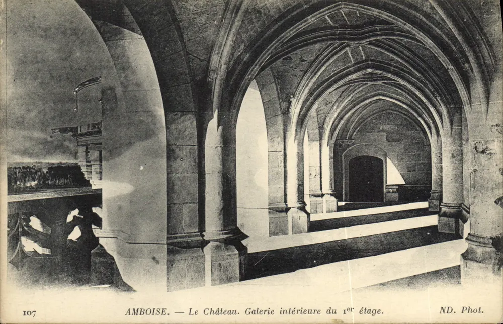 Amboise — Das Schloss. Innenhof des ersten Stocks — ND. Phot. - Vorderseite