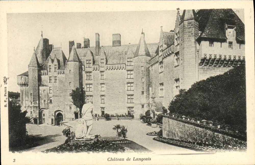 Castelo de Langeais — vista do castelo com estátua — B. F., Paris, n°3 - Frente
