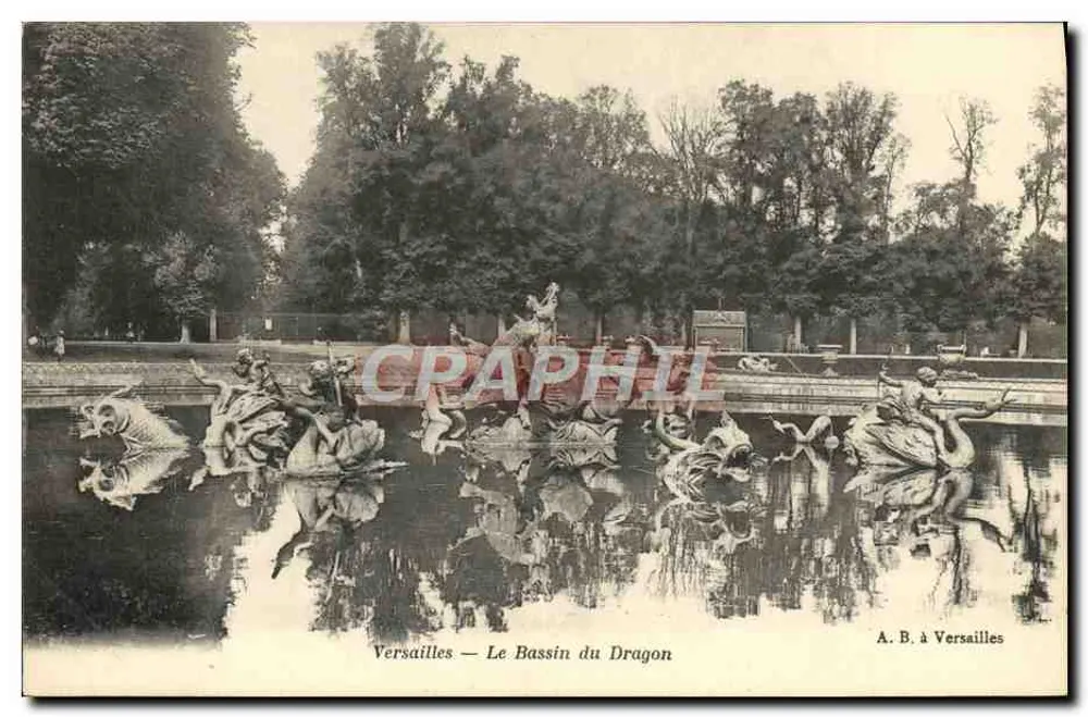 Versailles — O Bassin do Dragão — A. B. em Versailles - Frente