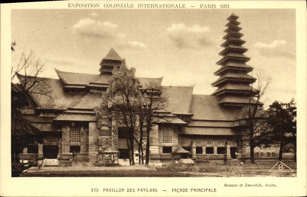 Internationale Kolonialausstellung — Paris 1931 — Pavillon der Niederlande — Hauptfassade — Moojen und Zweedijk, Archs. - Vorderseite