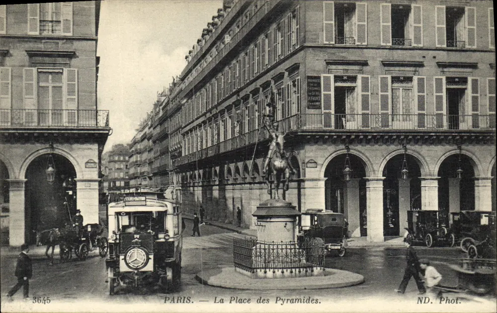 Paris — A Place das Pirâmides — ND. Phot. - Frente
