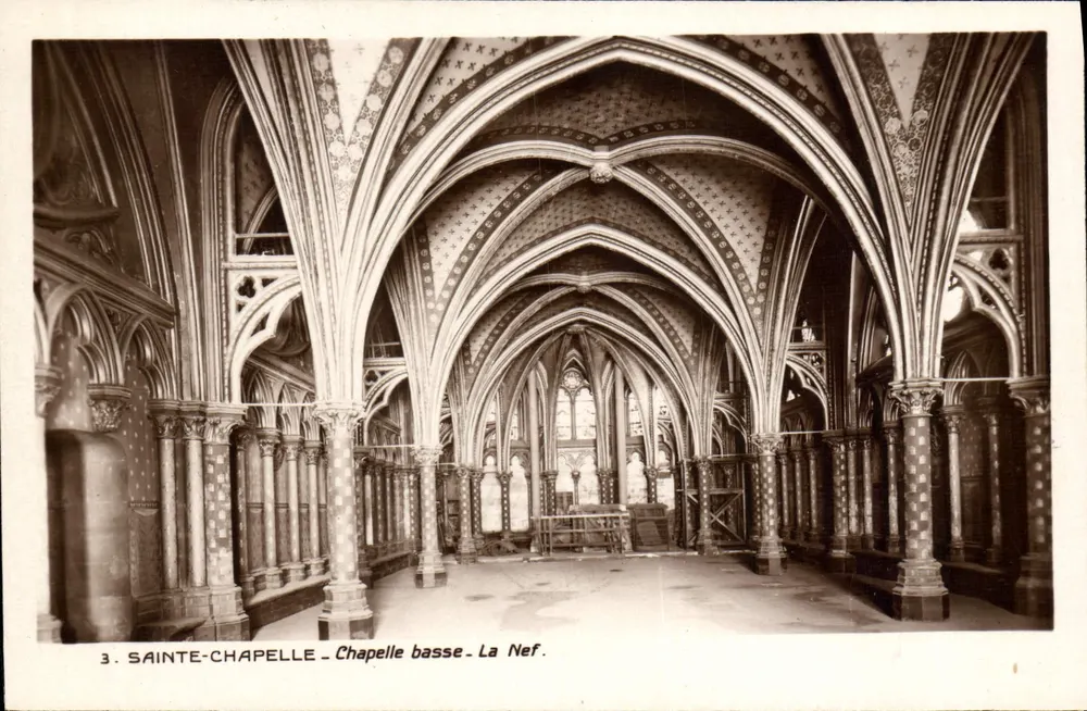 Santa Capela — Capela baixa — A Nave - Frente