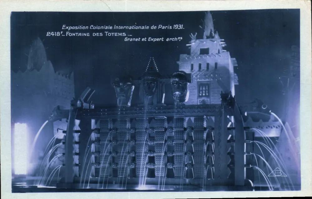 Fontaine des Totems — Internationale Kolonialausstellung Paris 1931 — Granet et Expert arches - Vorderseite