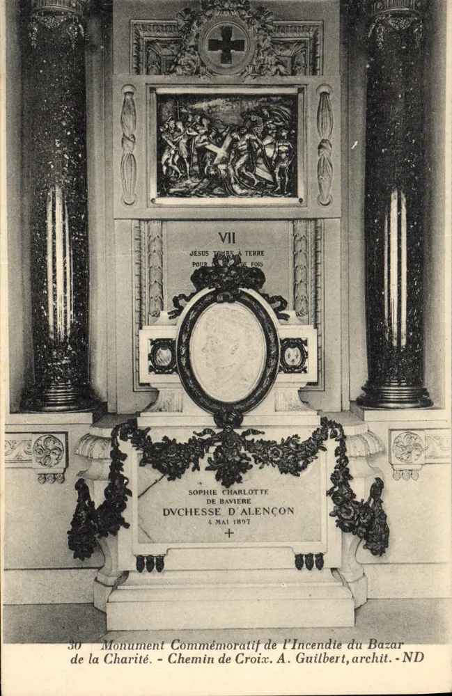 Gedenkmonument des Brandes am Bazar de la Charité — Sophie Charlotte von Bayern, Herzogin von Alençon — A. Guilbert, Architekt - Vorderseite