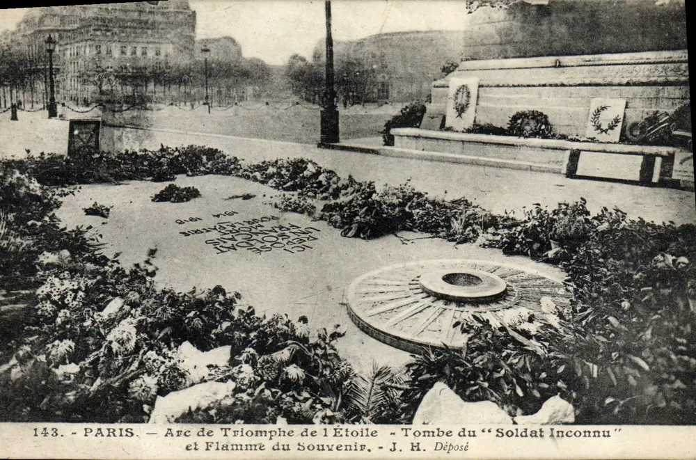 Paris — Arc de Triomphe de l’Étoile und Grab des « Soldaten Unbekannt » — J. H. Déposé - Vorderseite
