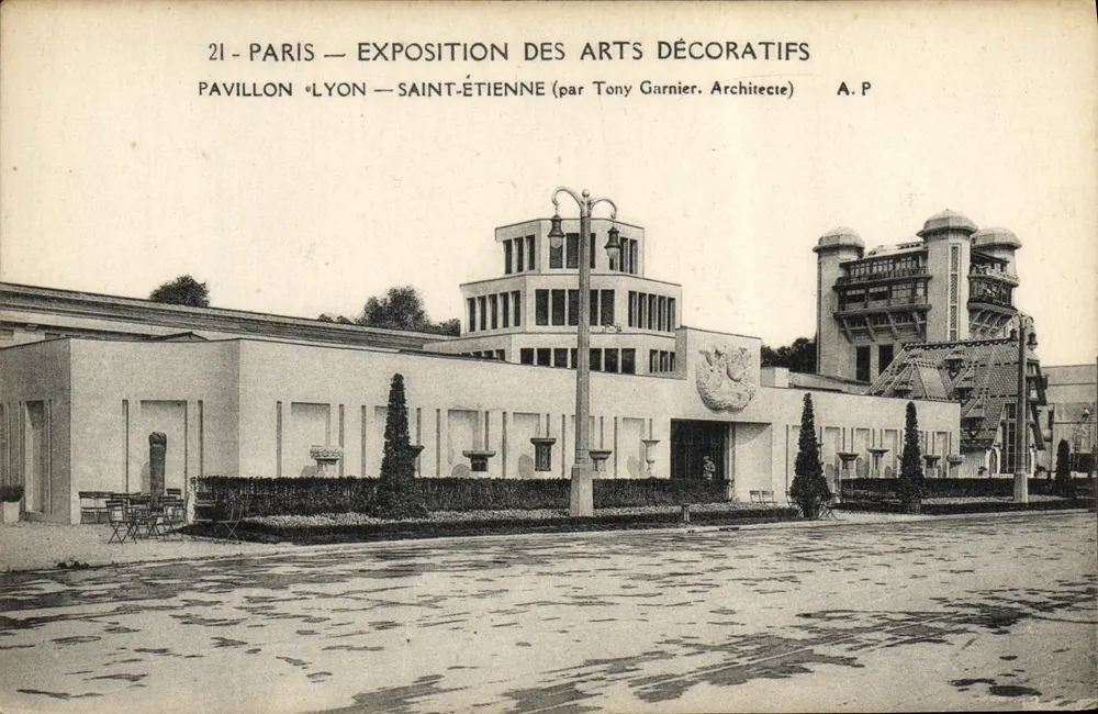 Paris — Ausstellung der dekorativen Künste — Pavillon Lyon-Saint-Étienne (von Tony Garnier, Architekt) - Vorderseite