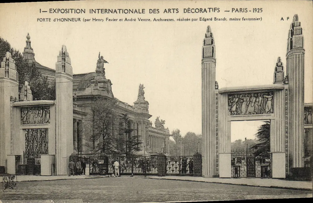 Ehrentor — Internationale Ausstellung für Dekorative Künste — Paris 1925 — von Henry Favier und André Ventre, Architekten, realisiert von Edgard Brandt, Meister Eisenarbeiter - Vorderseite